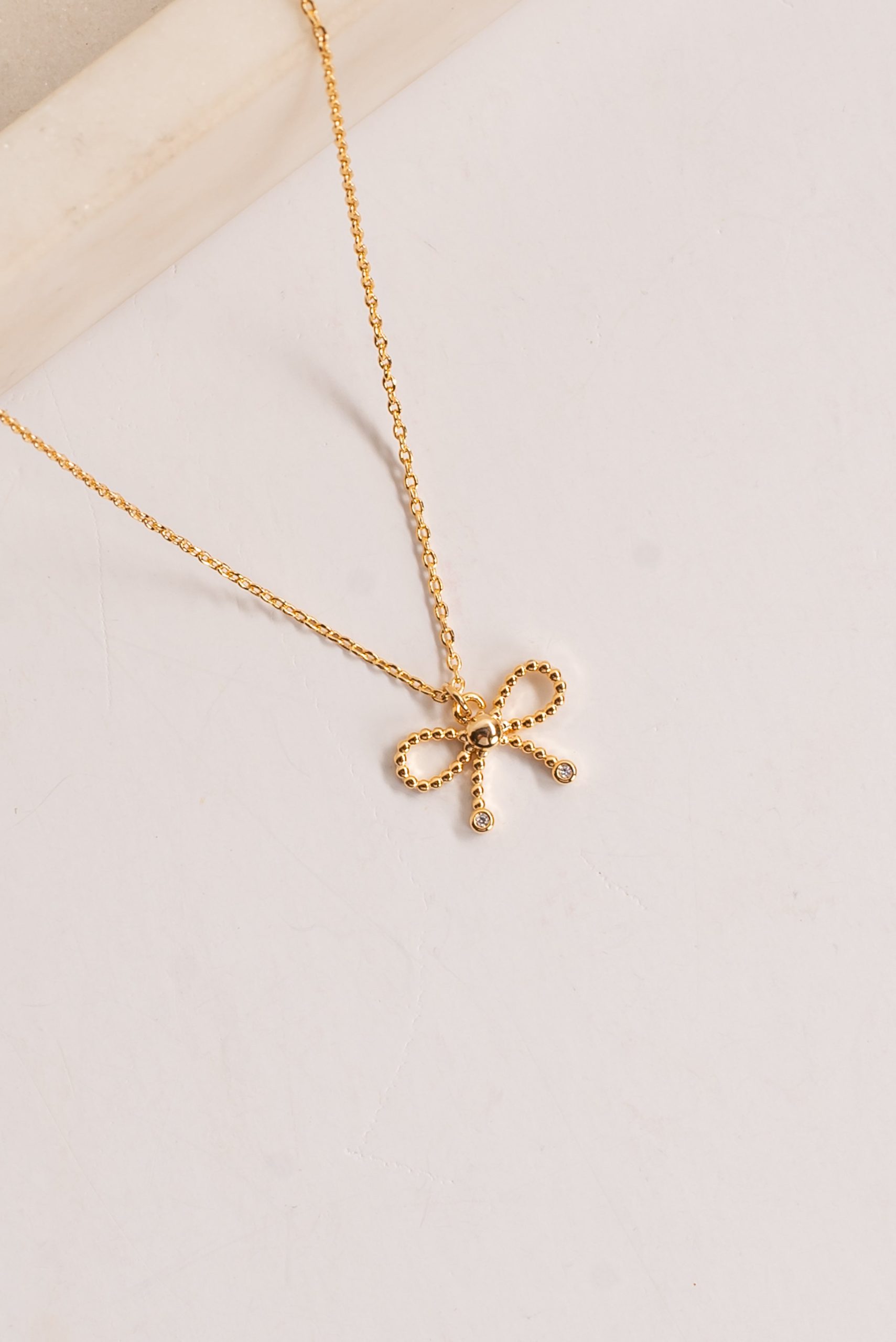 shopdressup_gold_bow_necklace-2_af362016-6fd8-4b2d-838d-0b67f04628e2.jpg